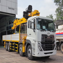 Xe UD Trucks Quester CGE 350 8x4 Gắn Cẩu Soosan SCS1516S 15 Tấn