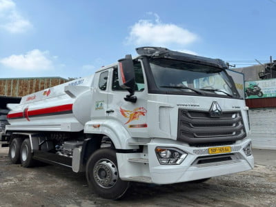 Xe bồn chở xăng dầu 18 khối HOWO 3 chân Euro 5