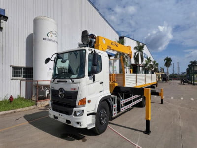 Xe Hino FM Gắn Cẩu Soosan 8 Tấn 6 Khúc