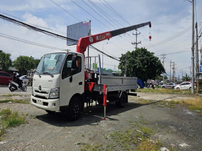 Xe Hino XZU730L Gắn Cẩu Unic 340 (3 Tấn 3 - 4 - 5 Khúc)