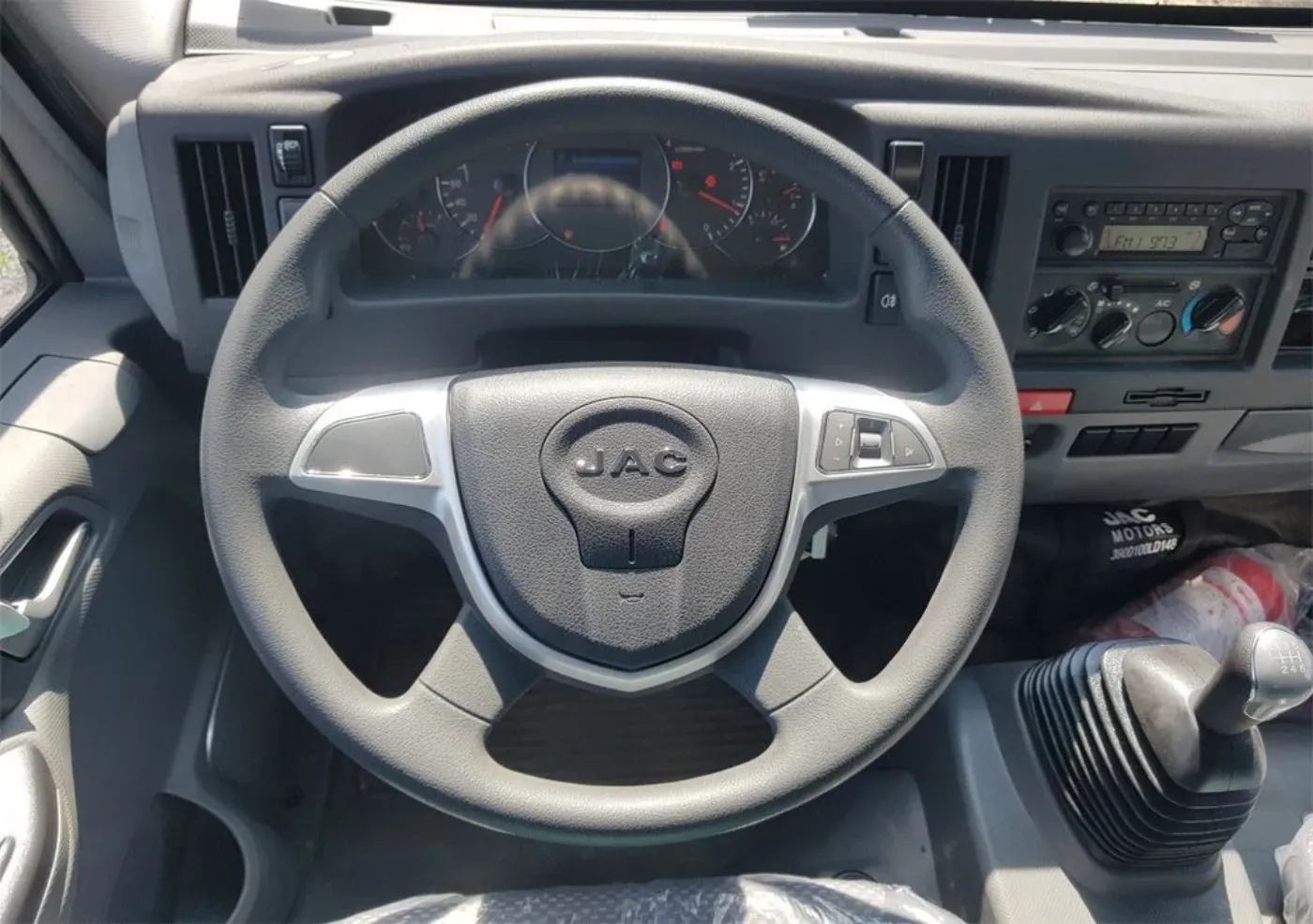 Buồng lái Xe JAC N350 Plus Euro 5 chở gia cầm 224 lồng