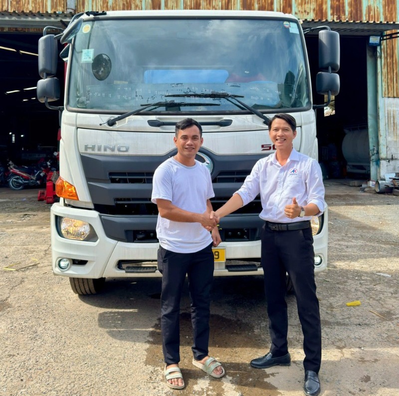 Ân Khoa Auto bàn giao Hino FL8JT8A bồn chở xăng dầu 20 khối