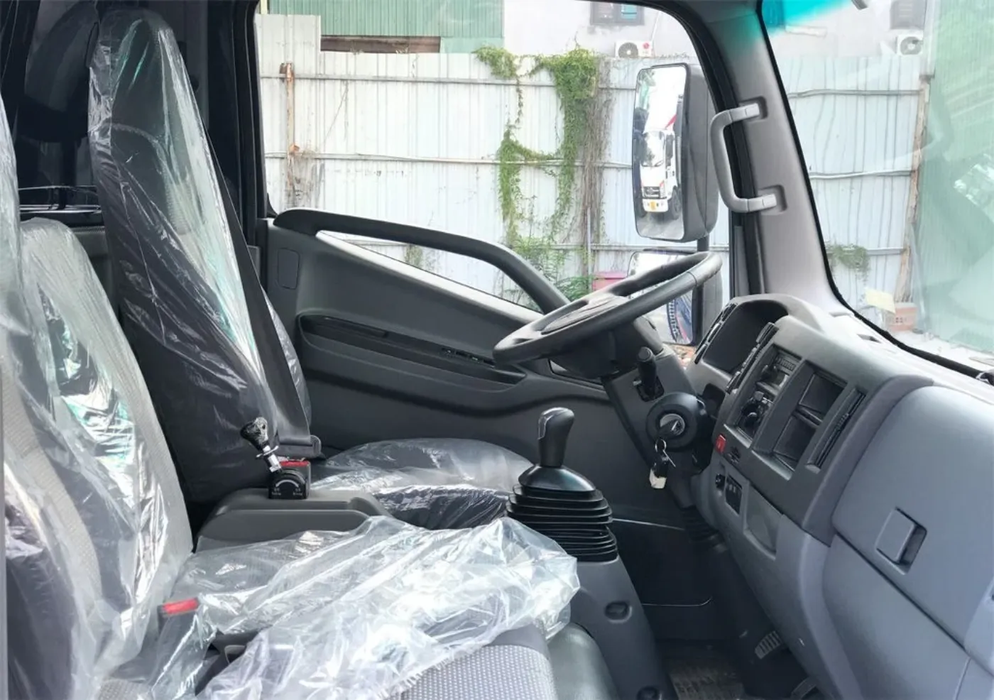 Bên trong Cabin Xe JAC N350 Plus Euro 5 chở gia cầm 224 lồng