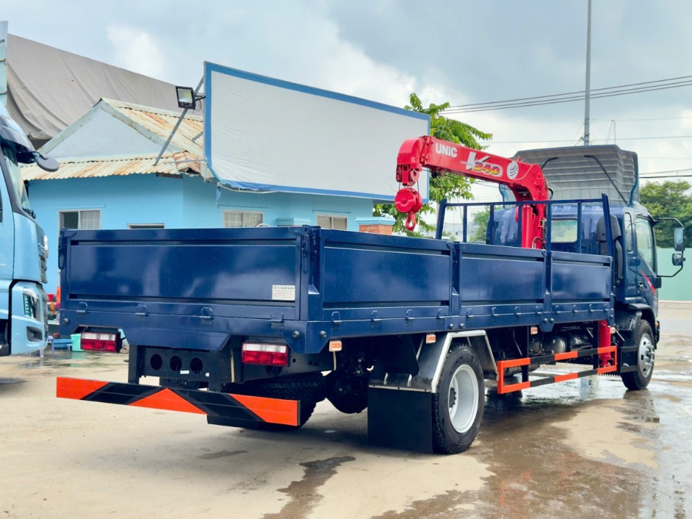 Xe Jac N900 gắn cẩu Unic Urv 343