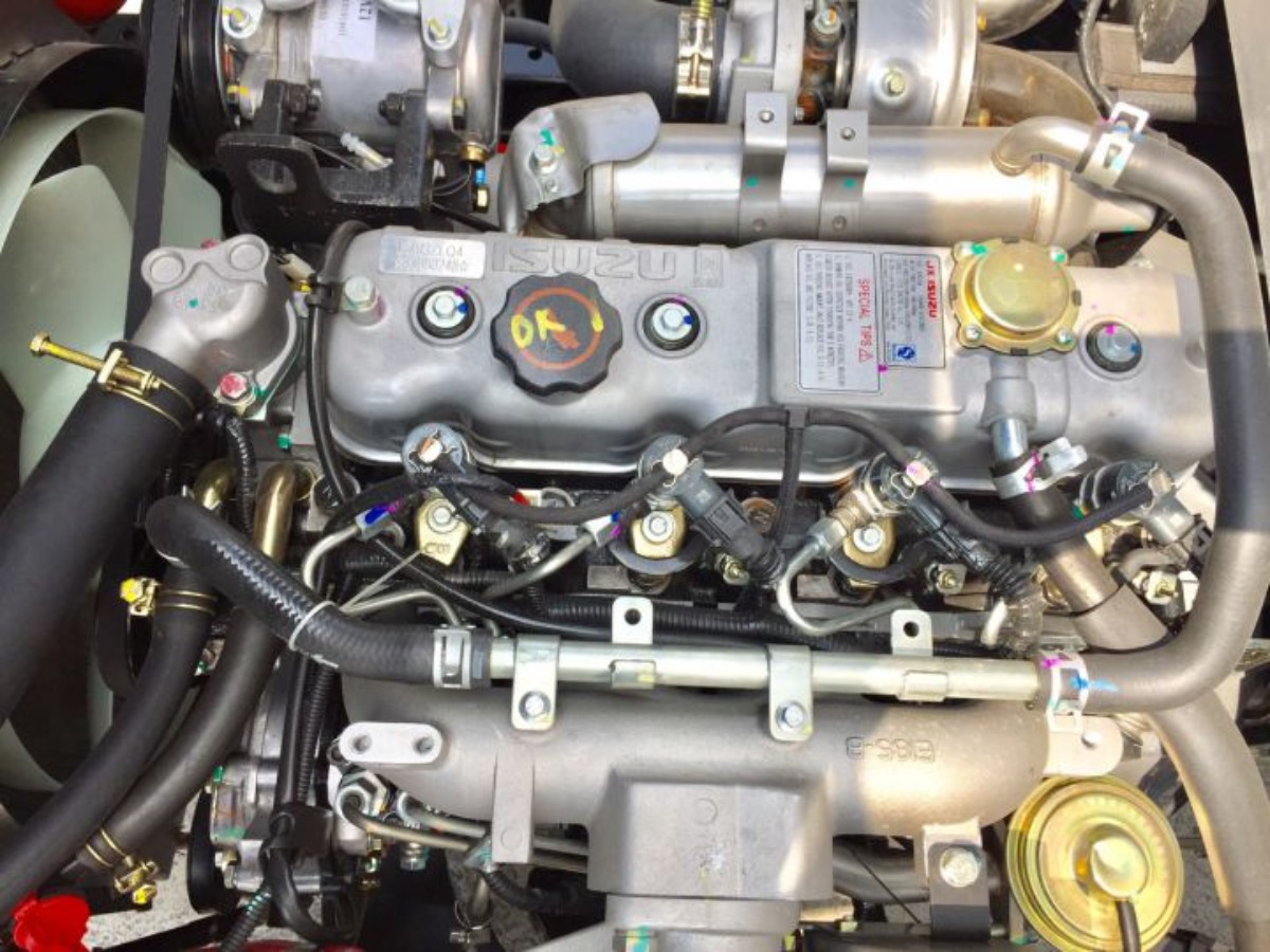 dong-co-isuzu-teraco-345sl-thung-bat