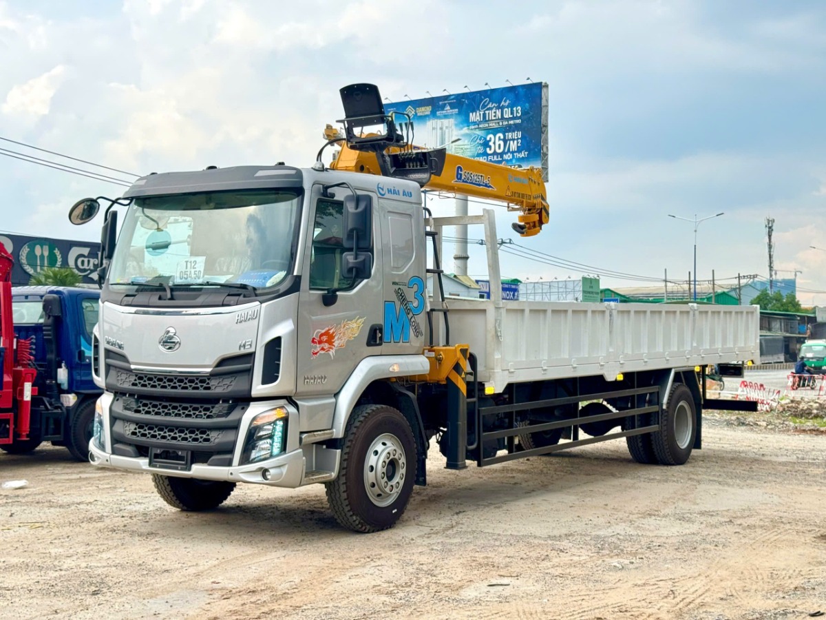 Chenglong M3 gắn cẩu XCMG 5 tấn 5