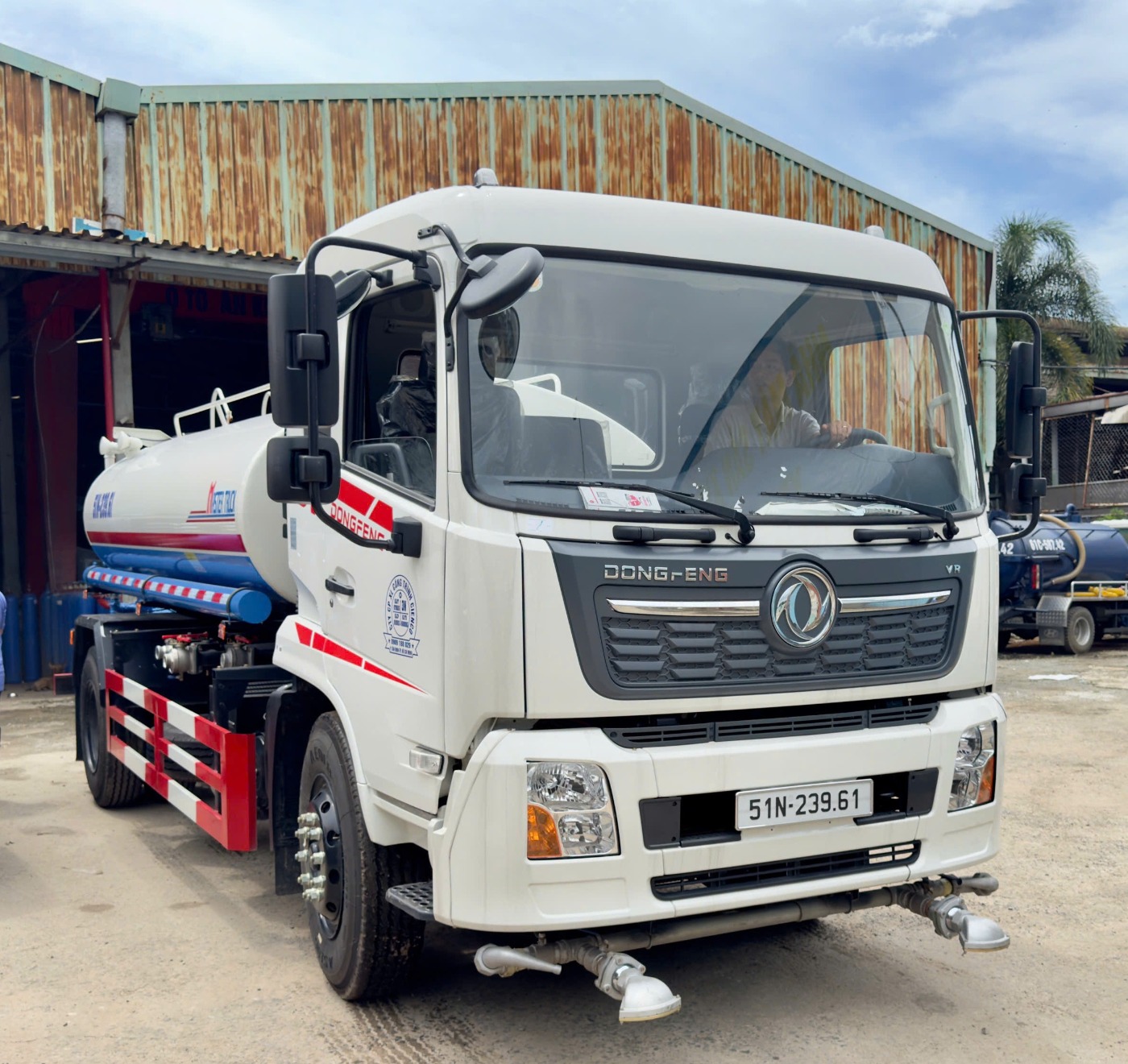 Ân Khoa Auto hân hạnh bàn giao xe Dongfeng bồn phun tưới nước 9 khối đến Công ty CP XL CT CIENCO