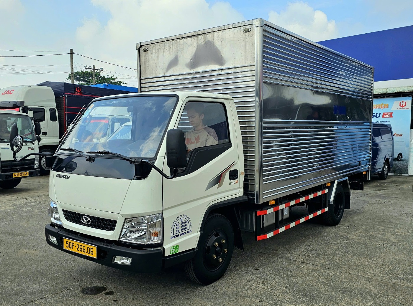 xe-dothanh-iz50m-thung-kin-10