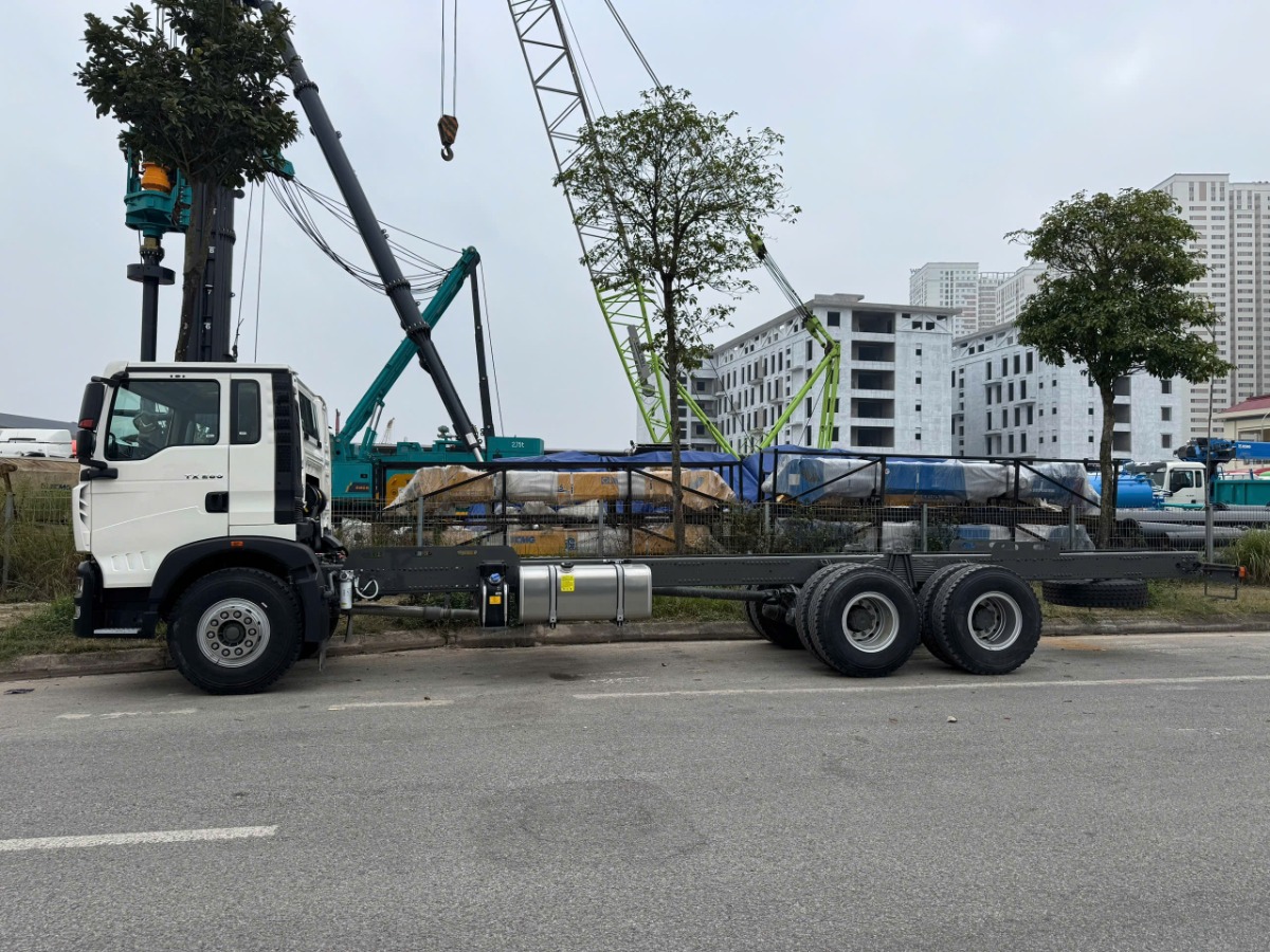 chassis-howo-3-chan-6x4-25-tan-dong-co-6870cc-3