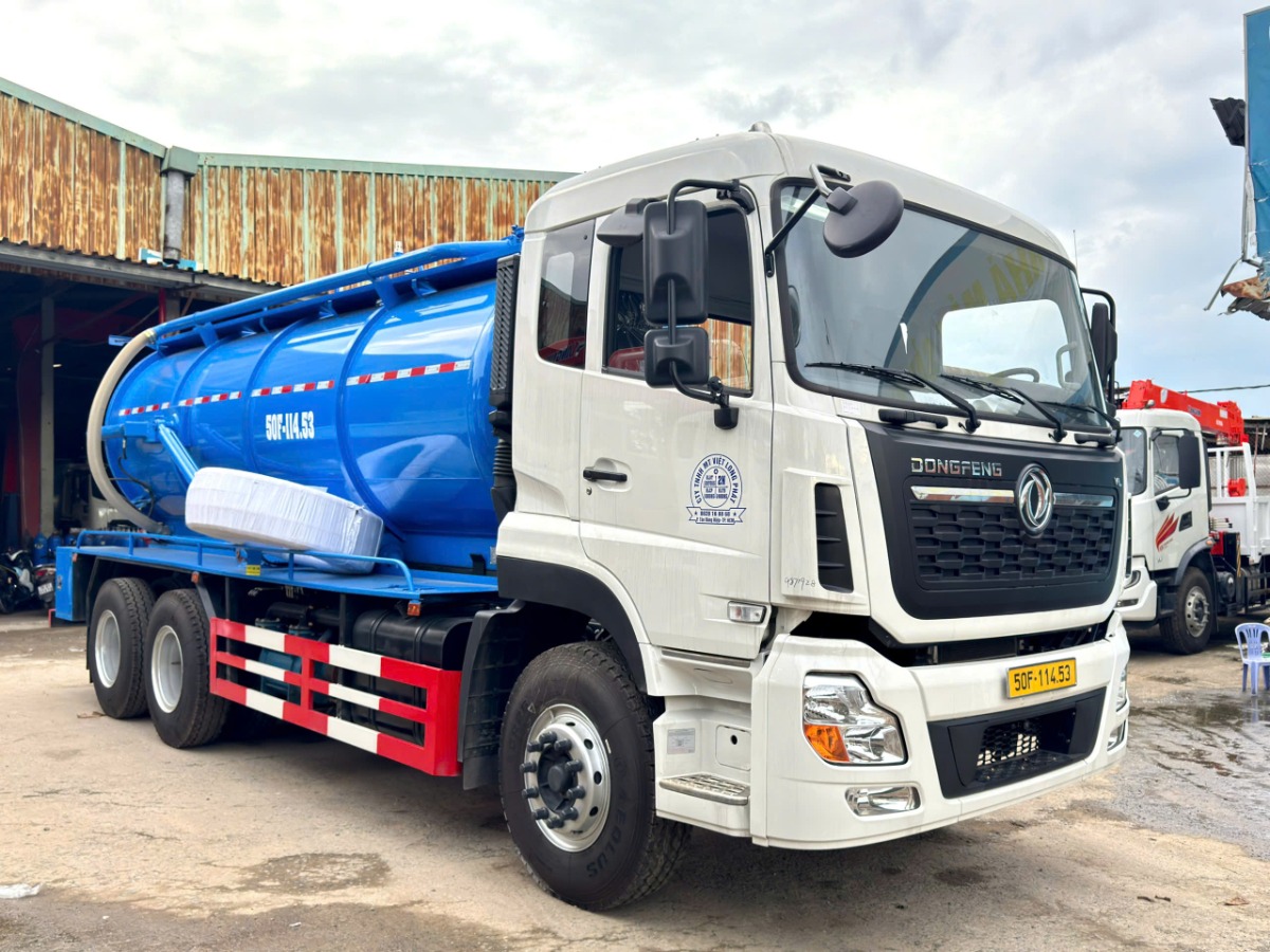 Bàn giao xe Dongfeng 3 chân bồn hút chất thải 13 khối