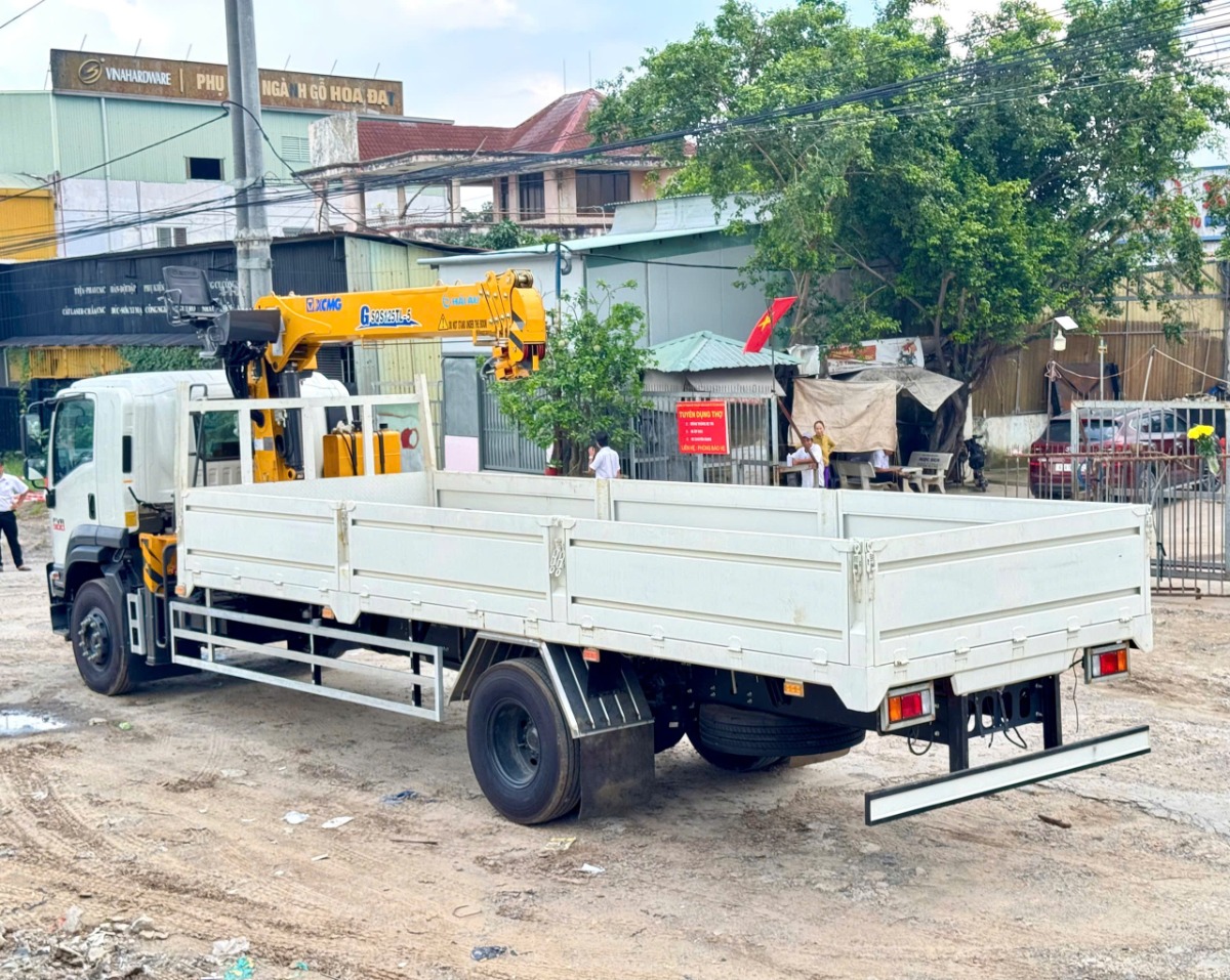Isuzu FVR900 gắn cẩu XCMG GSQS125TL-5 5 tấn 5 khúc
