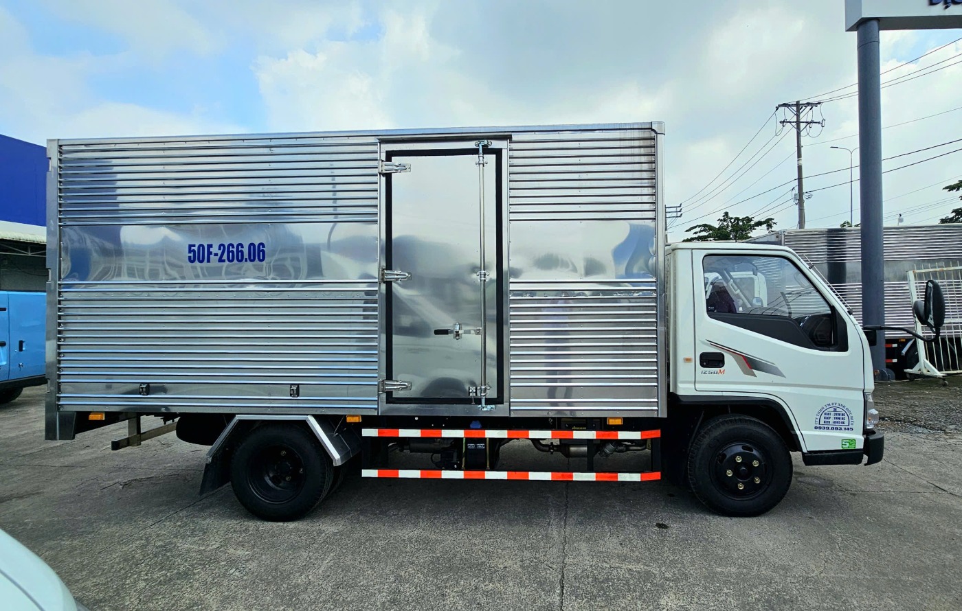 ban-giao-xe-dothanh-iz50m-thung-kin-4