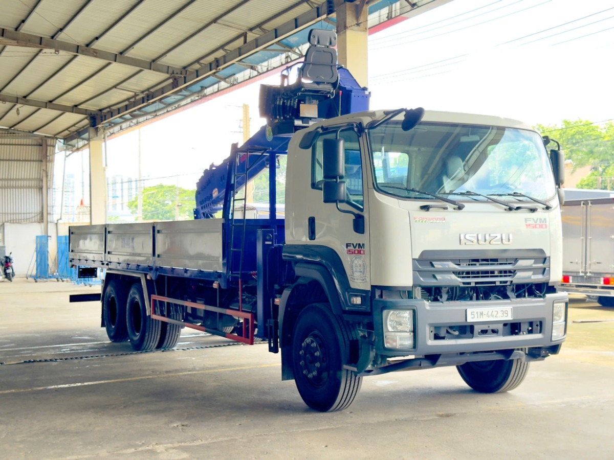 Xe ISUZU FVM gắn cẩu DONGYANG 8 tấn 7 khúc