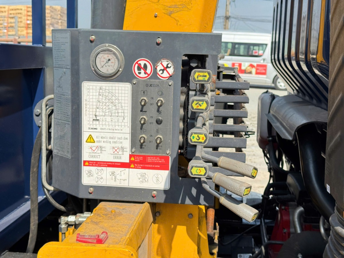 Cẩu XCMG GSQS68TL-4 3.2 tấn 4 đốt