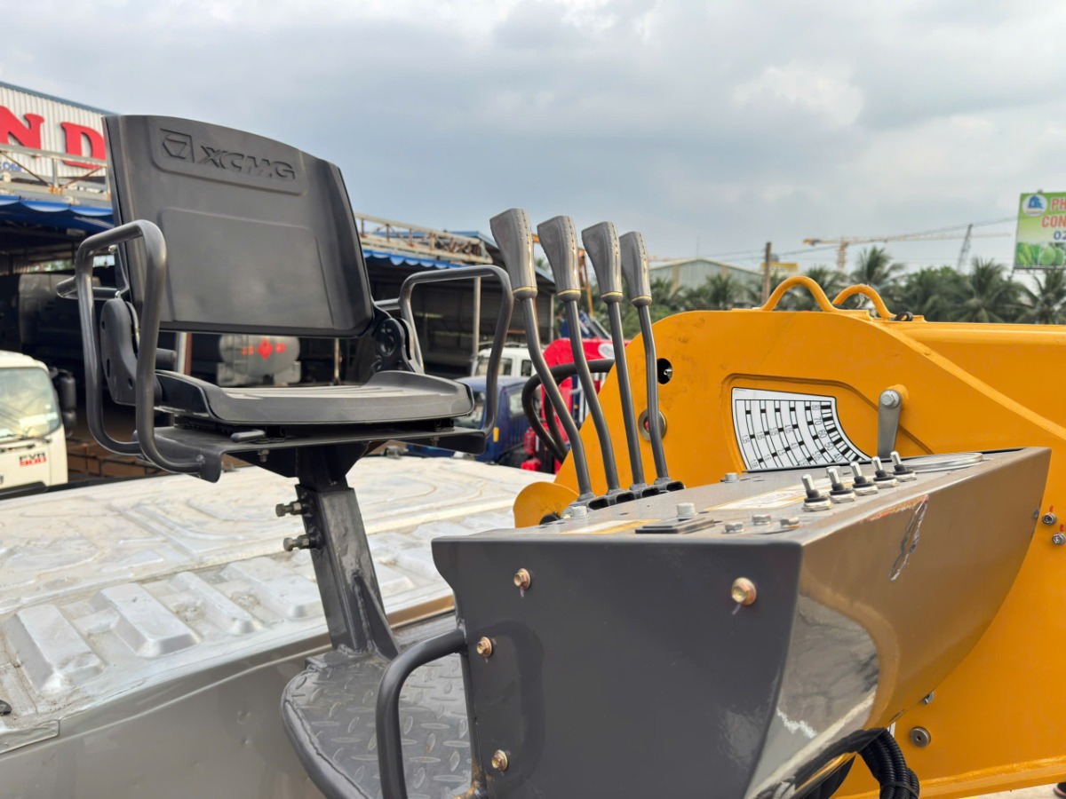 Cẩu XCMG GSQS125TL-5 5 tấn 5 khúc