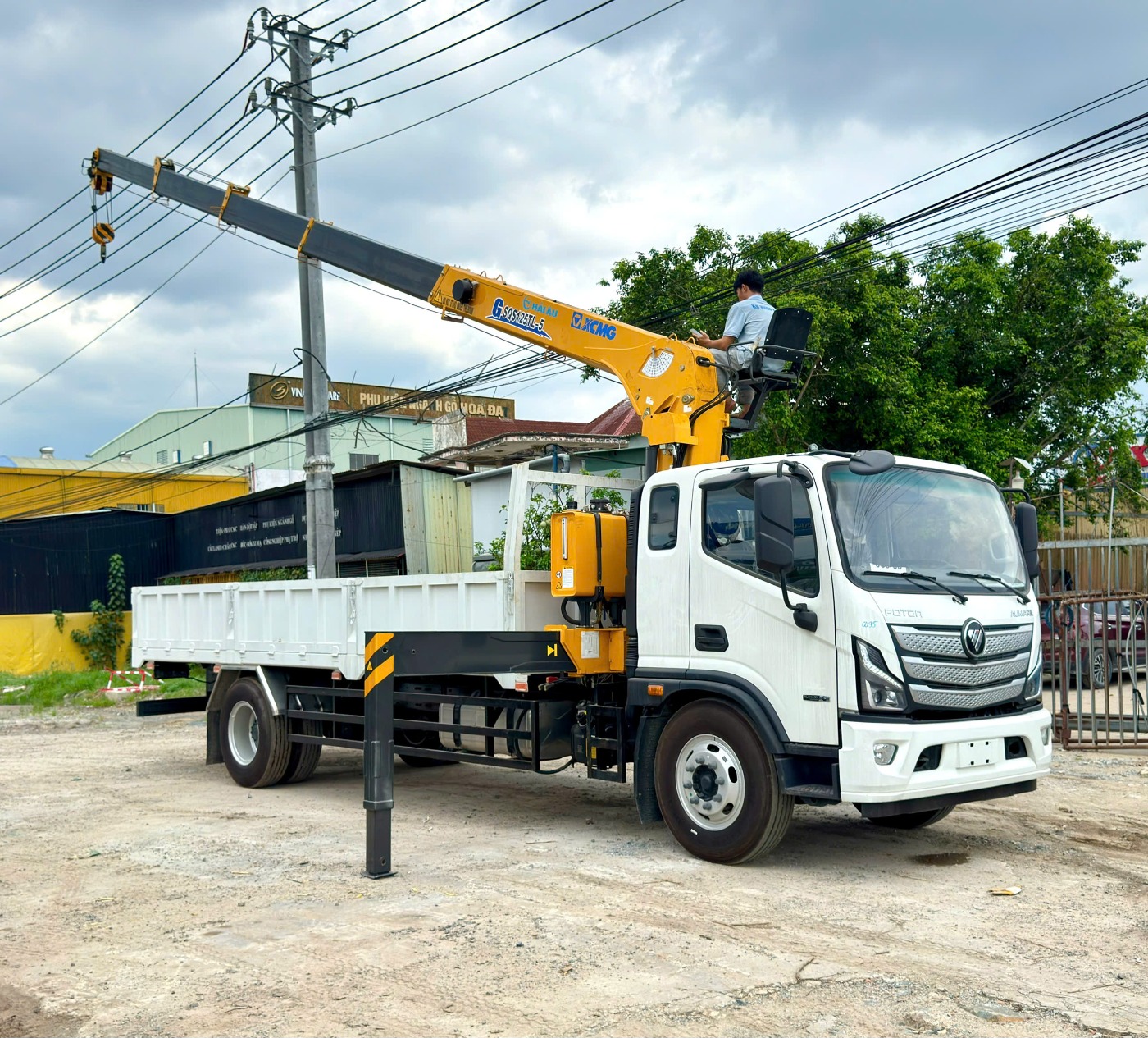 Foton Aumark S90 gắn cẩu XCMG GSQS125TL-5 5 tấn 5 khúc