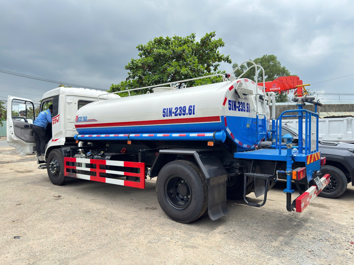 Ân Khoa Auto hân hạnh bàn giao xe Dongfeng bồn phun tưới nước 9 khối đến Công ty CP XL CT CIENCO