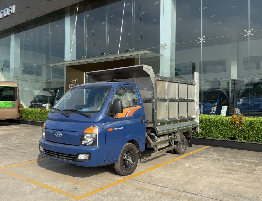 xe-tai-hyundai-h150-cho-rac-5-khoi-euro-5-2