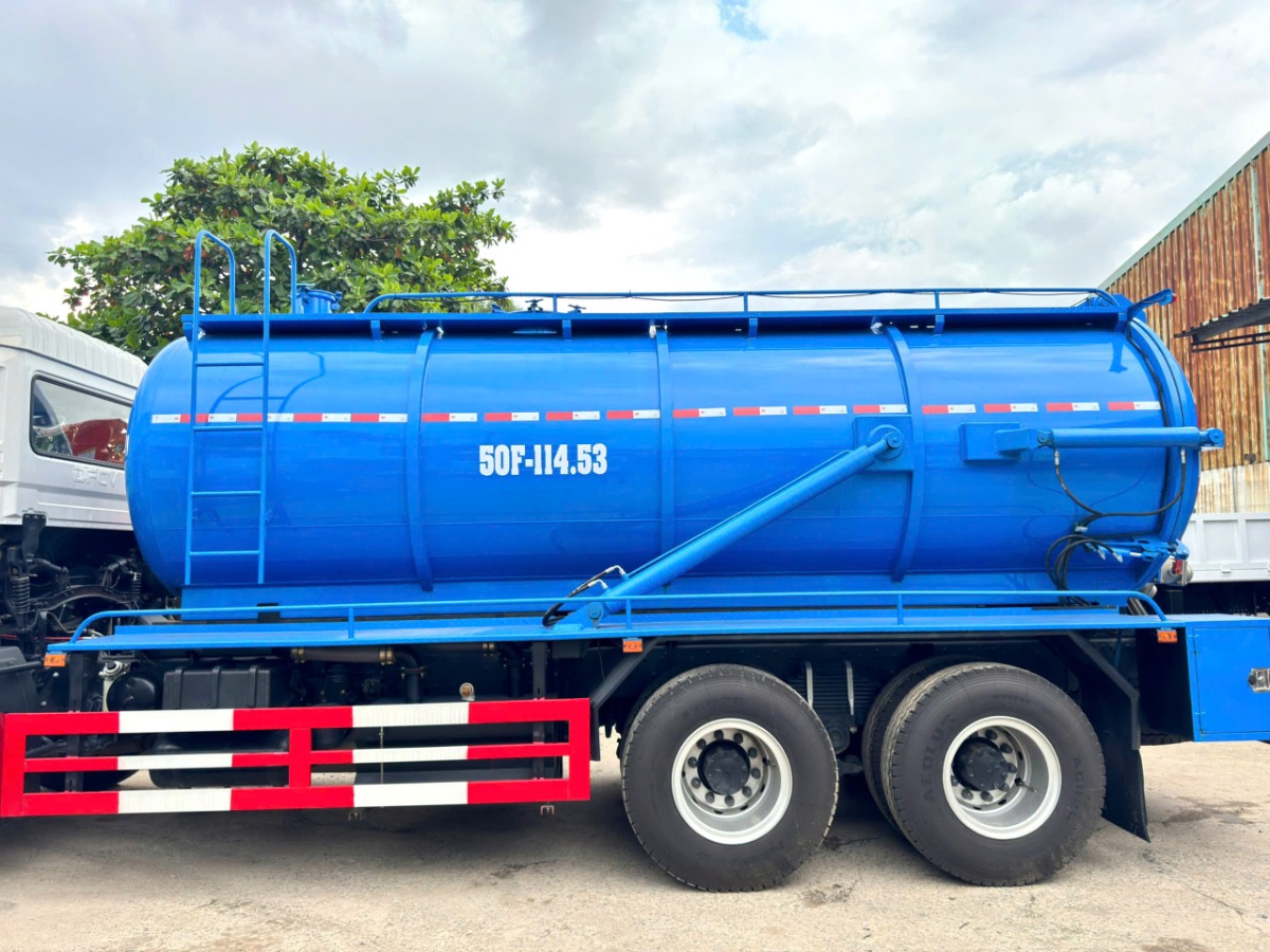 Bàn giao xe Dongfeng 3 chân bồn hút chất thải 13 khối