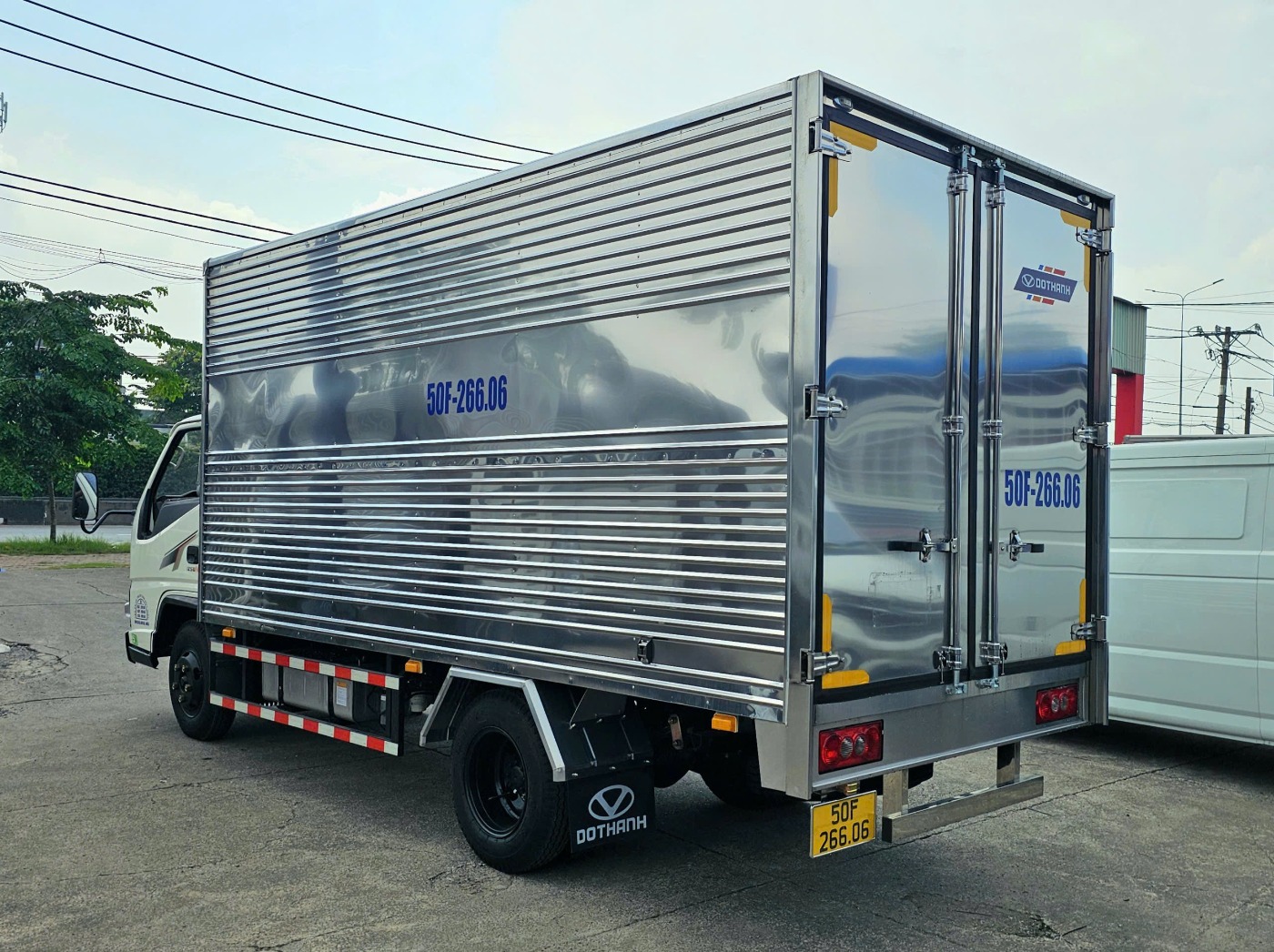 ban-giao-xe-dothanh-iz50m-thung-kin-7