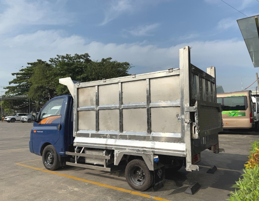 xe-tai-hyundai-h150-cho-rac-5-khoi-euro-5-4