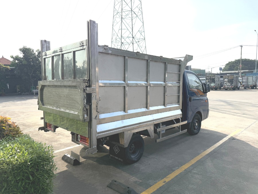 xe-tai-hyundai-h150-cho-rac-5-khoi-euro-5-6