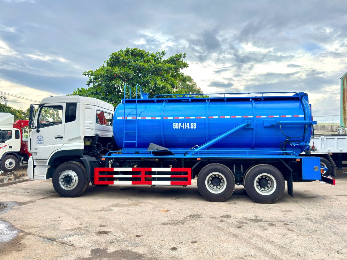 Bàn giao xe Dongfeng 3 chân bồn hút chất thải 13 khối