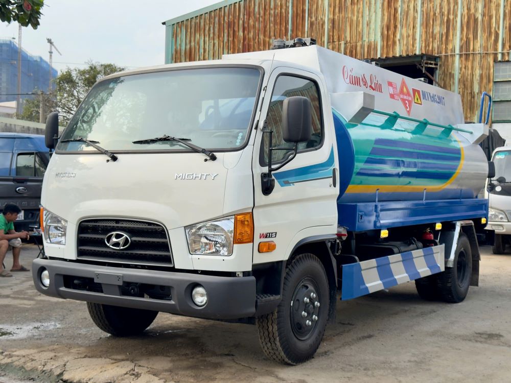 hyundai-w11s-bon-cho-xang-dau-8-khoi