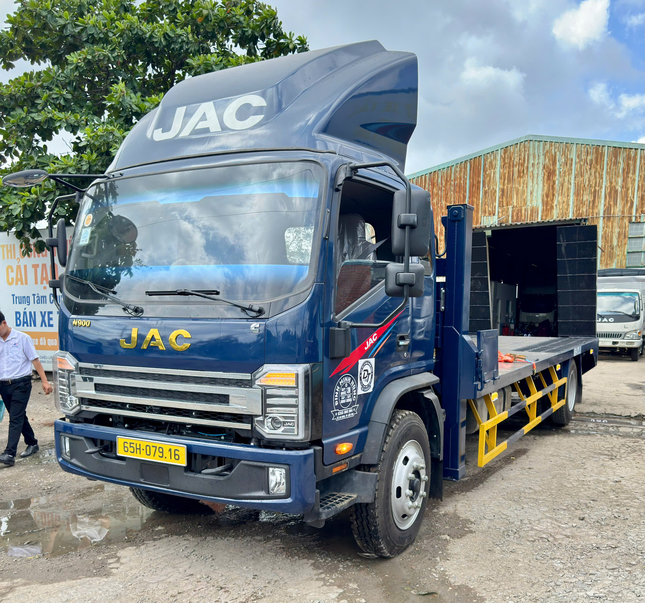 JAC-N900-nang-dau-cho-may-cong-trinh-8-tan-An-Khoa-Auto-7