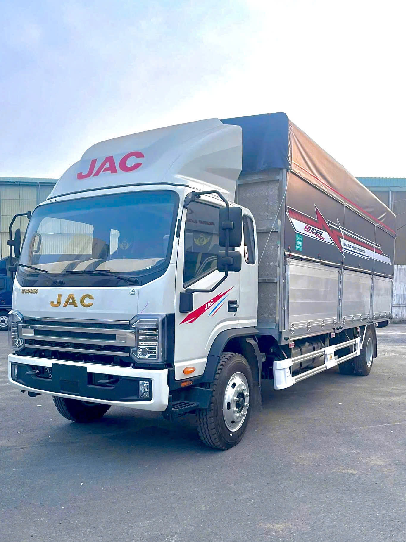 Xe-tai-JAC-N900-mui-bat-9.2-tan-10