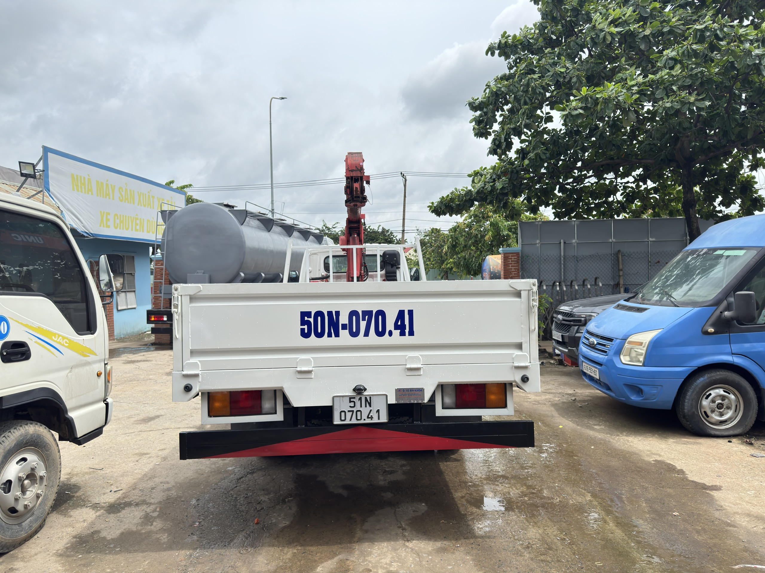 dong-moi-xe-tai-thung-mui-bat-an-khoa-auto.jpg-2