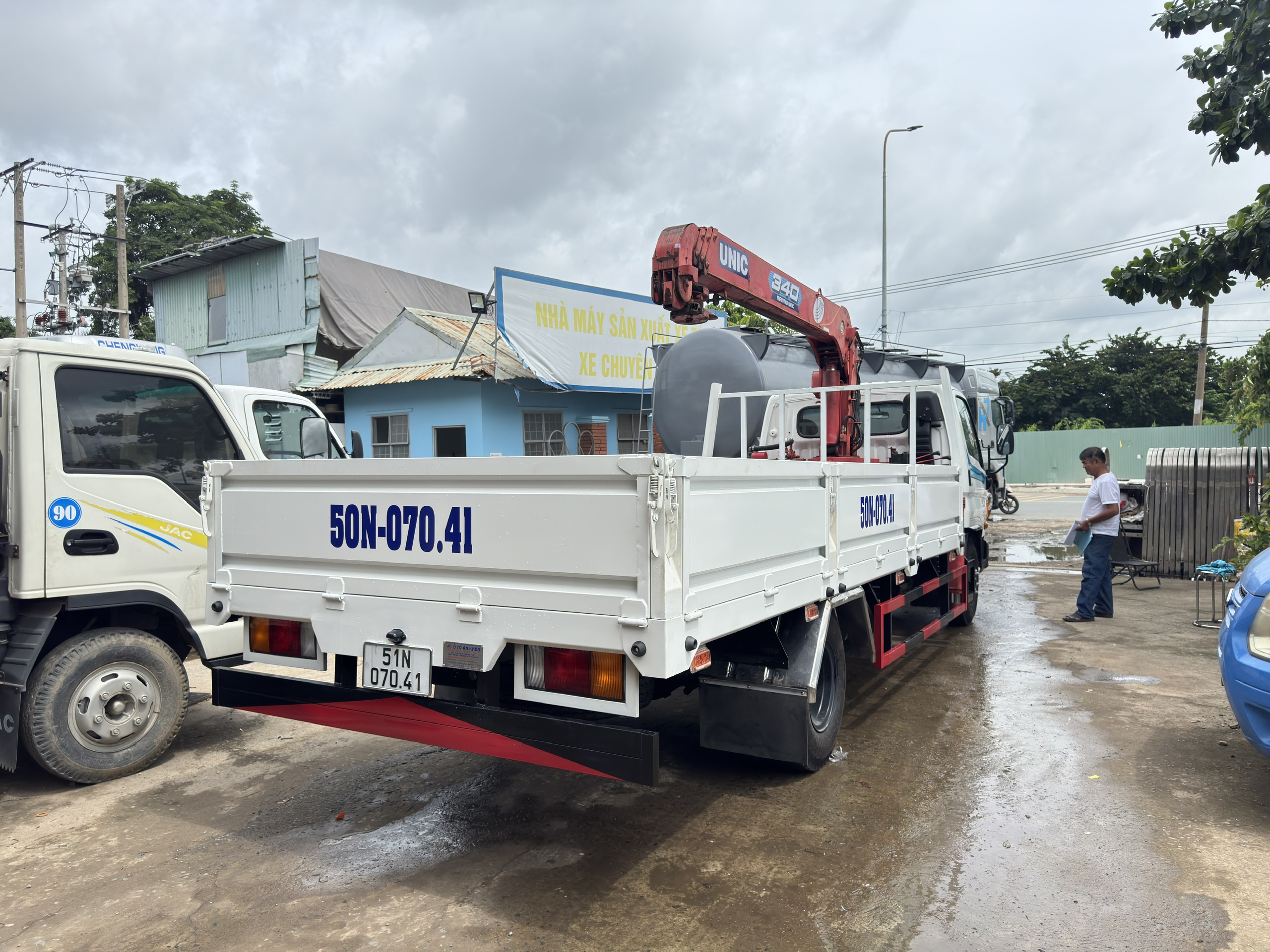 dong-moi-xe-tai-thung-mui-bat-an-khoa-auto.jpg-3