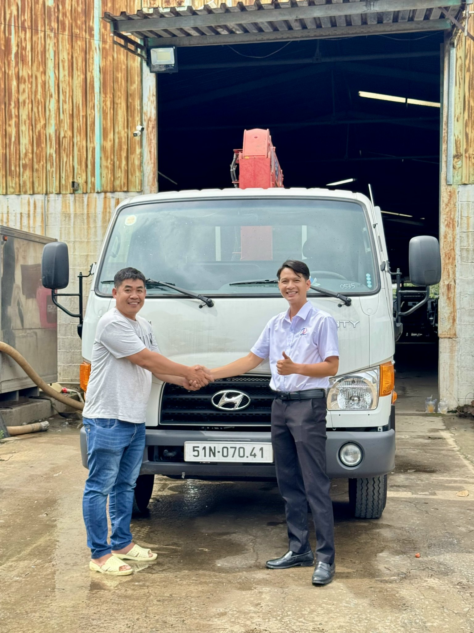 dong-moi-xe-tai-thung-mui-bat-an-khoa-auto.jpg-7