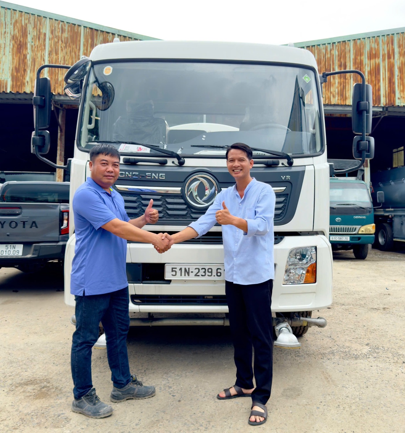 Ân Khoa Auto hân hạnh bàn giao xe Dongfeng bồn phun tưới nước 9 khối đến Công ty CP XL CT CIENCO