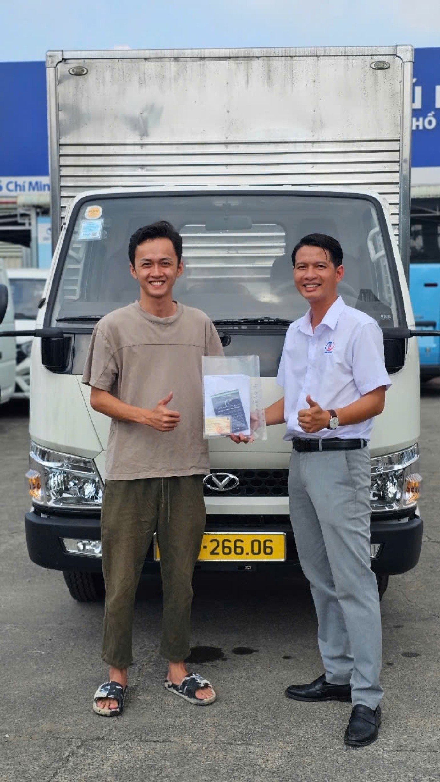 ban-giao-xe-dothanh-iz50m-thung-kin-1