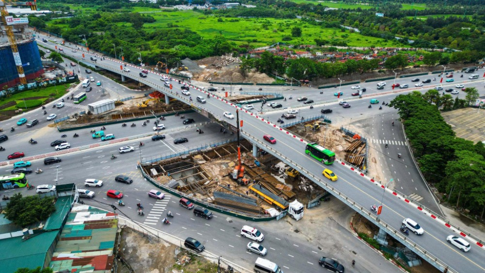  Hà Nội thí điểm giảm tốc độ làn ô tô trên cầu Nhật Tân từ 27/09