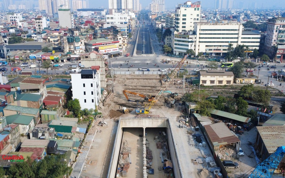  Hà Nội thí điểm giảm tốc độ làn ô tô trên cầu Nhật Tân từ 27/09