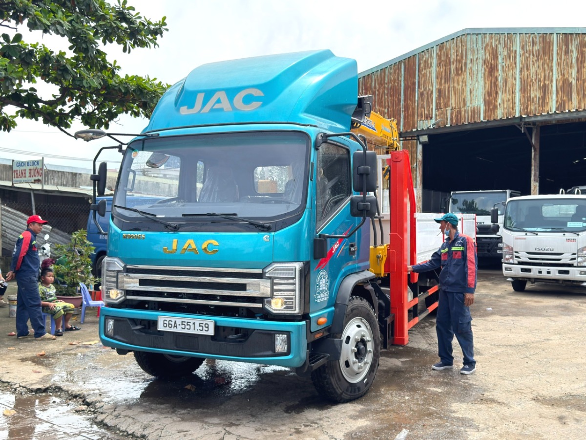 Ân Khoa Auto bàn giao xe Chế chân tú cao nâng đầu trên xe JAC N900 Plus E5 gắn cẩu XCMG 5 tấn 5 khúc đến Công ty Phong Vân Phú