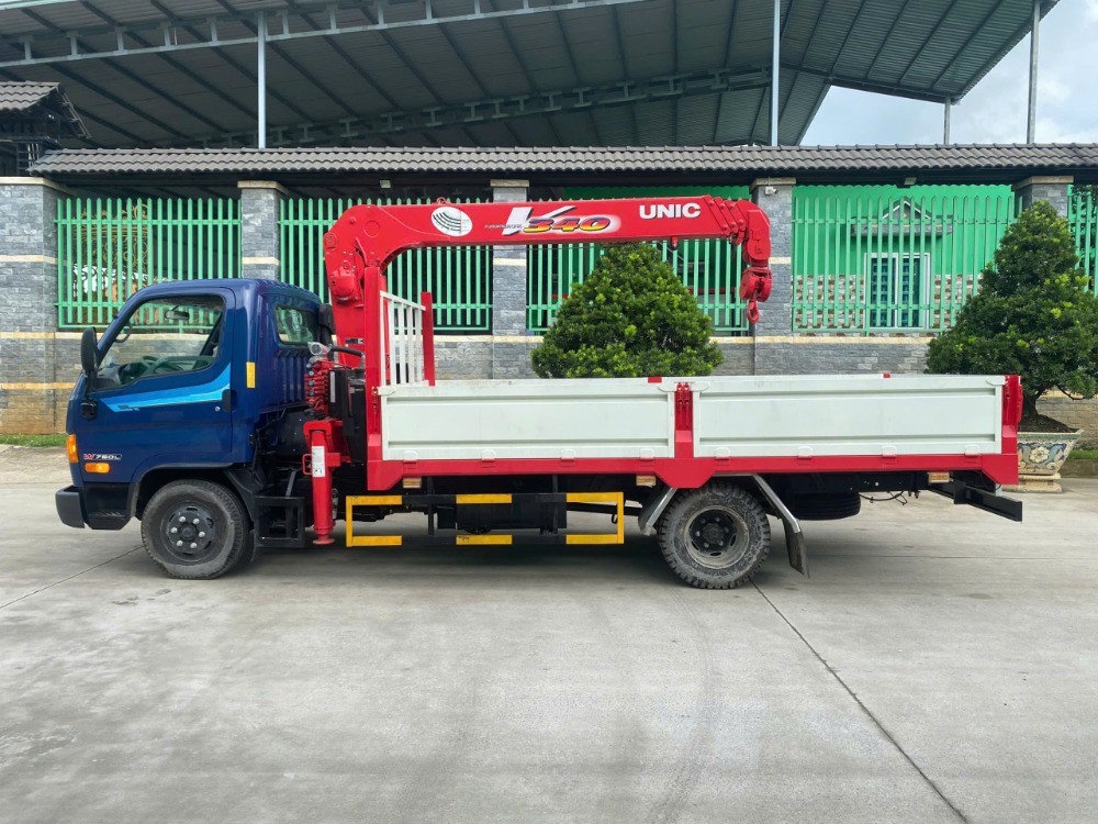 Hyundai W750L gắn cẩu unic 340