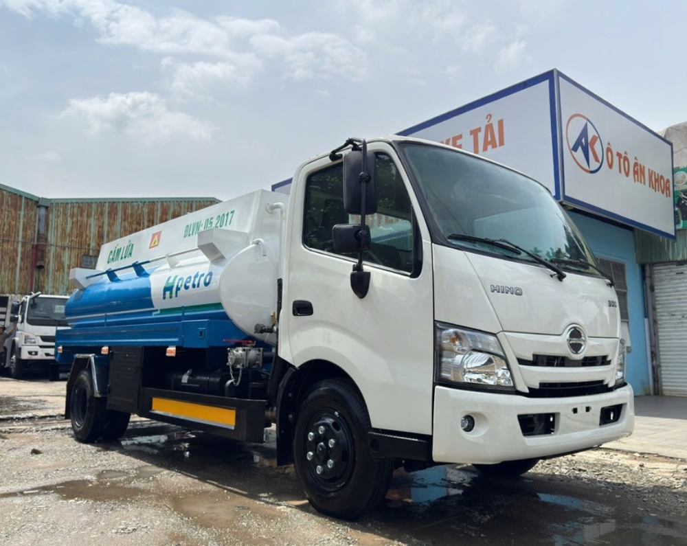 HINO XZU730L bồn chở xăng dầu 6 khối