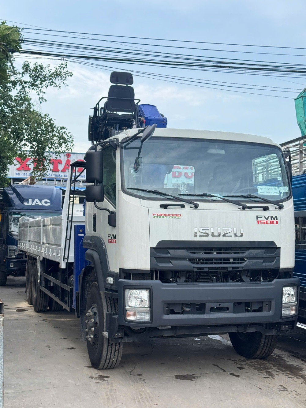 Xe-Isuzu-FVM-gan-cau-Dongyang-SS2037-8-tan-7-khuc-2