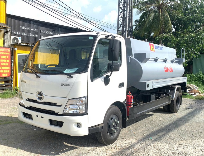 hino-300-bon-cho-xang-dau-6-khoi (1)