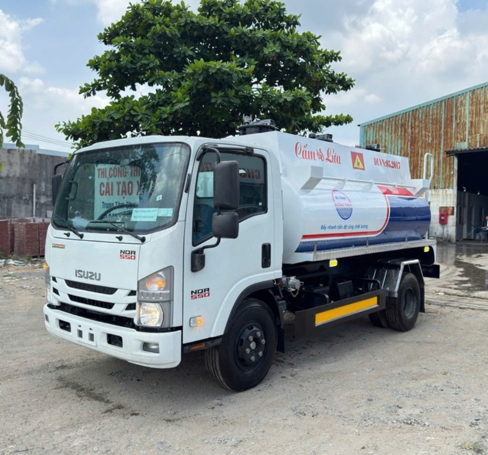 ISUZU NQR – Xe bồn chở xăng dầu 7 khối 