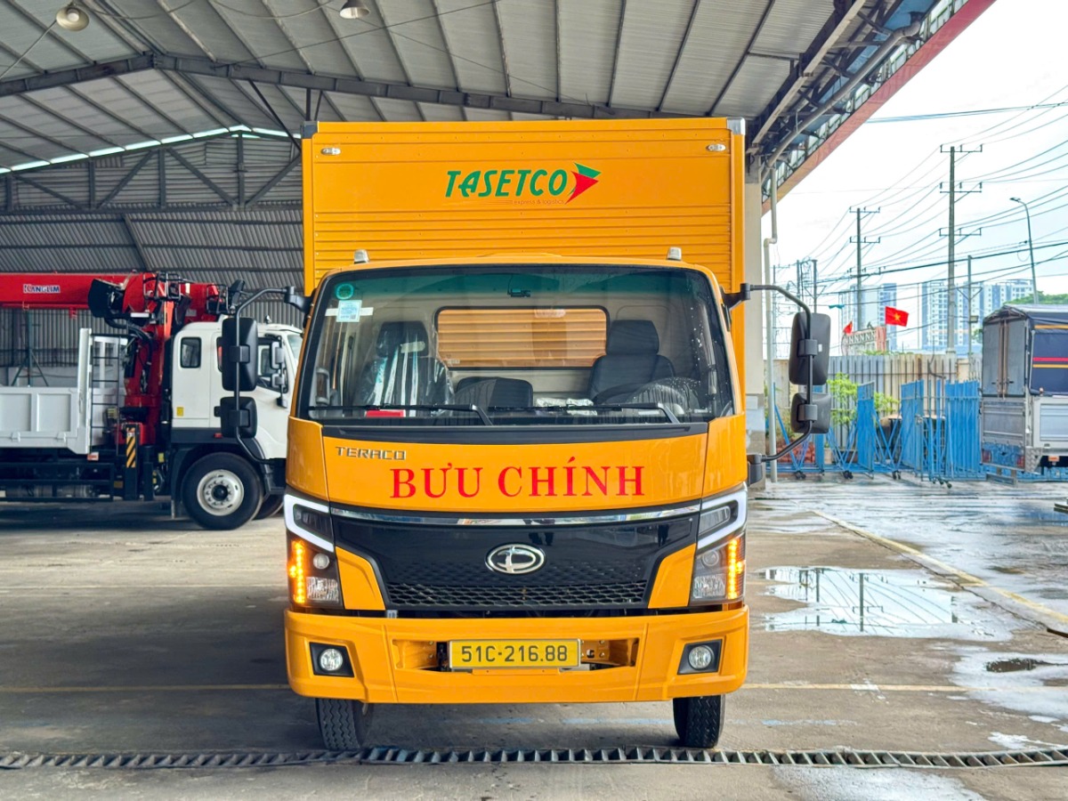 Bàn giao xe  Teraco 345SL thùng kín có bửng nâng hạ 