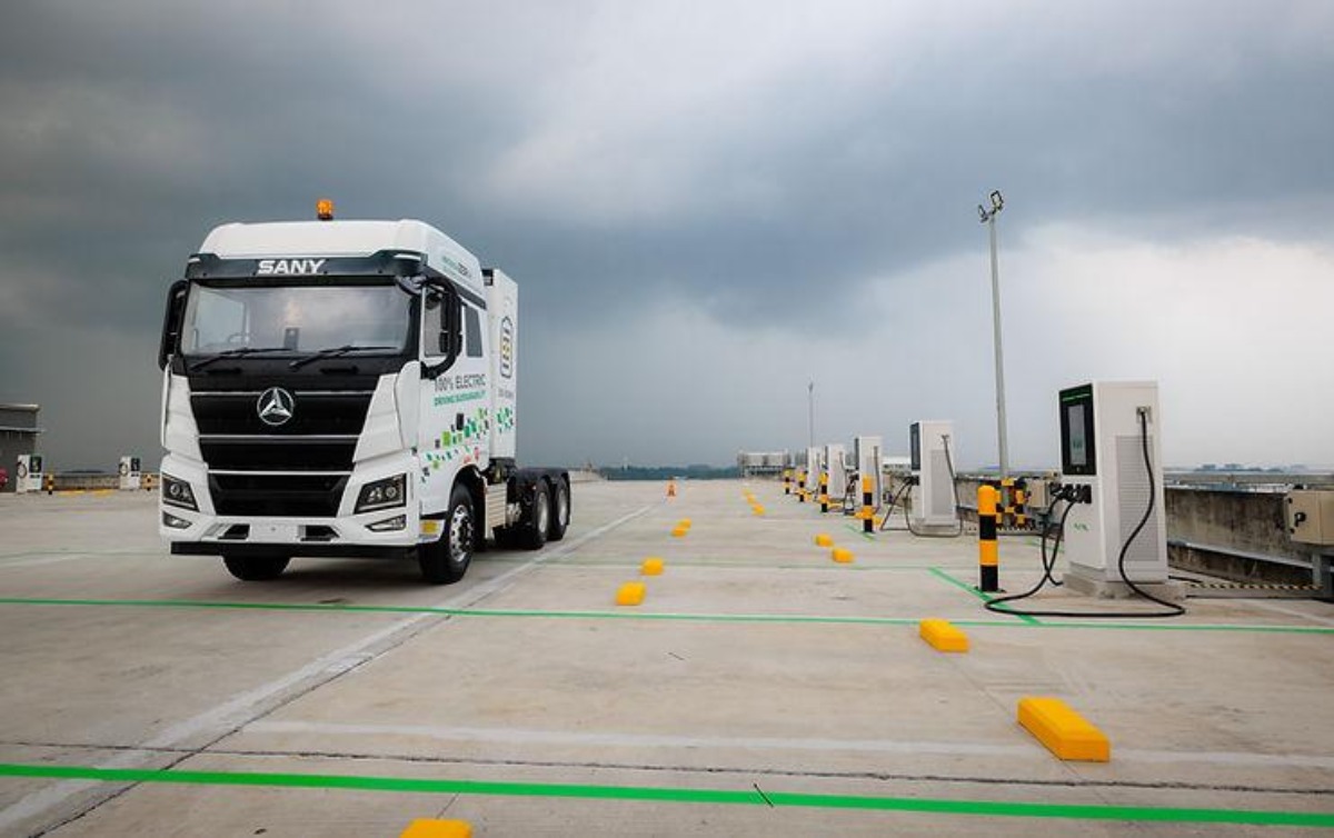 Việt Nam ban hành quy chuẩn mới về trụ sạc, trạm sạc xe điện
