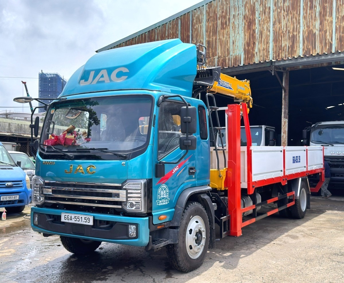 JAC N900 Plus E5 gắn cẩu XCMG 5 tấn 5 khúc