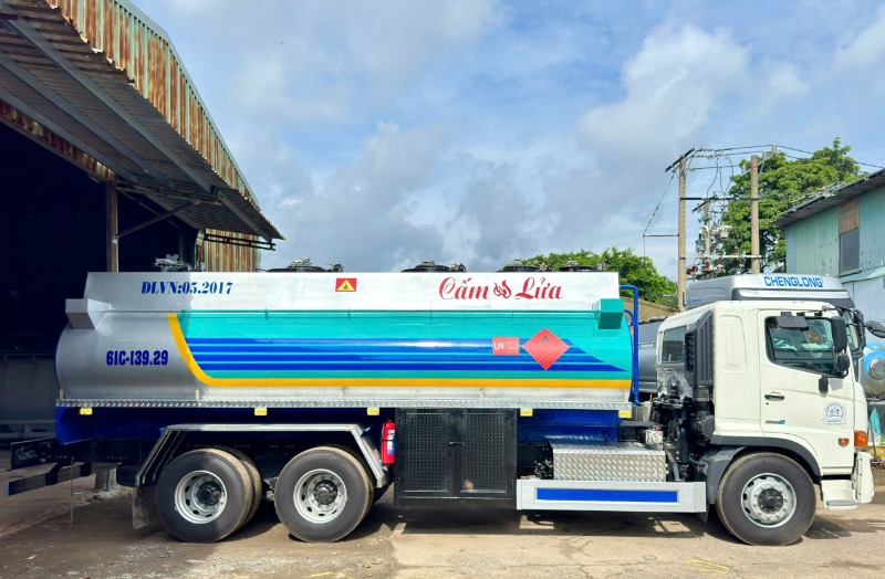 Ân Khoa Auto bàn giao Hino FL8JT8A bồn chở xăng dầu 20 khối