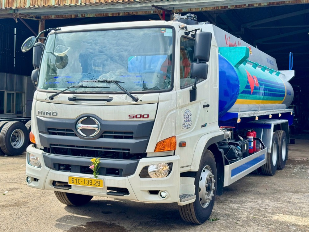 Xe bồn chở xăng dầu 20 khối Hino FL 3 chân