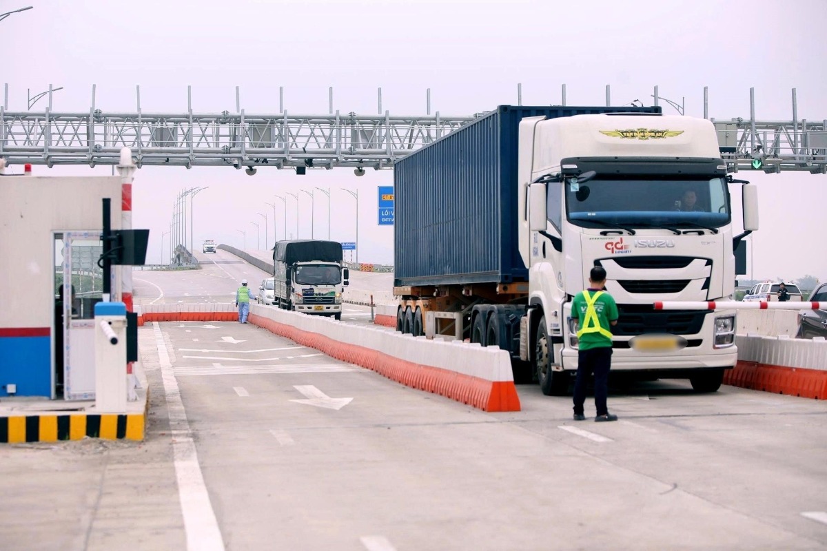 Cao tốc Bến Lức – Long Thành gần 25.000 lượt xe sau 24 giờ thông toàn tuyến-7oJgPaEL_oWsuYX5QaF0u52OEsyB40Q-GYTSej8KhjedW19K1DElp4KfGtxqnL1XOSVBHY5t65rqCpGEmDgSTfaI
