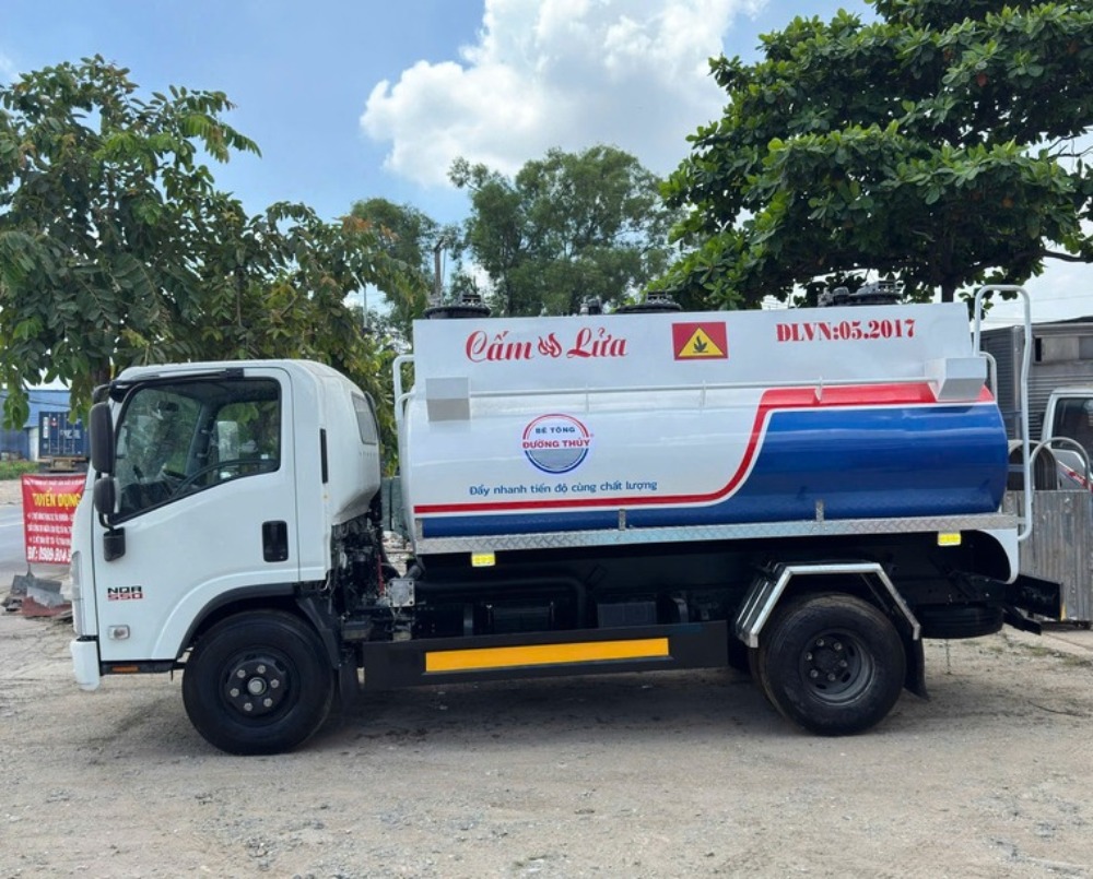 ISUZU NQR – Xe bồn chở xăng dầu 7 khối 